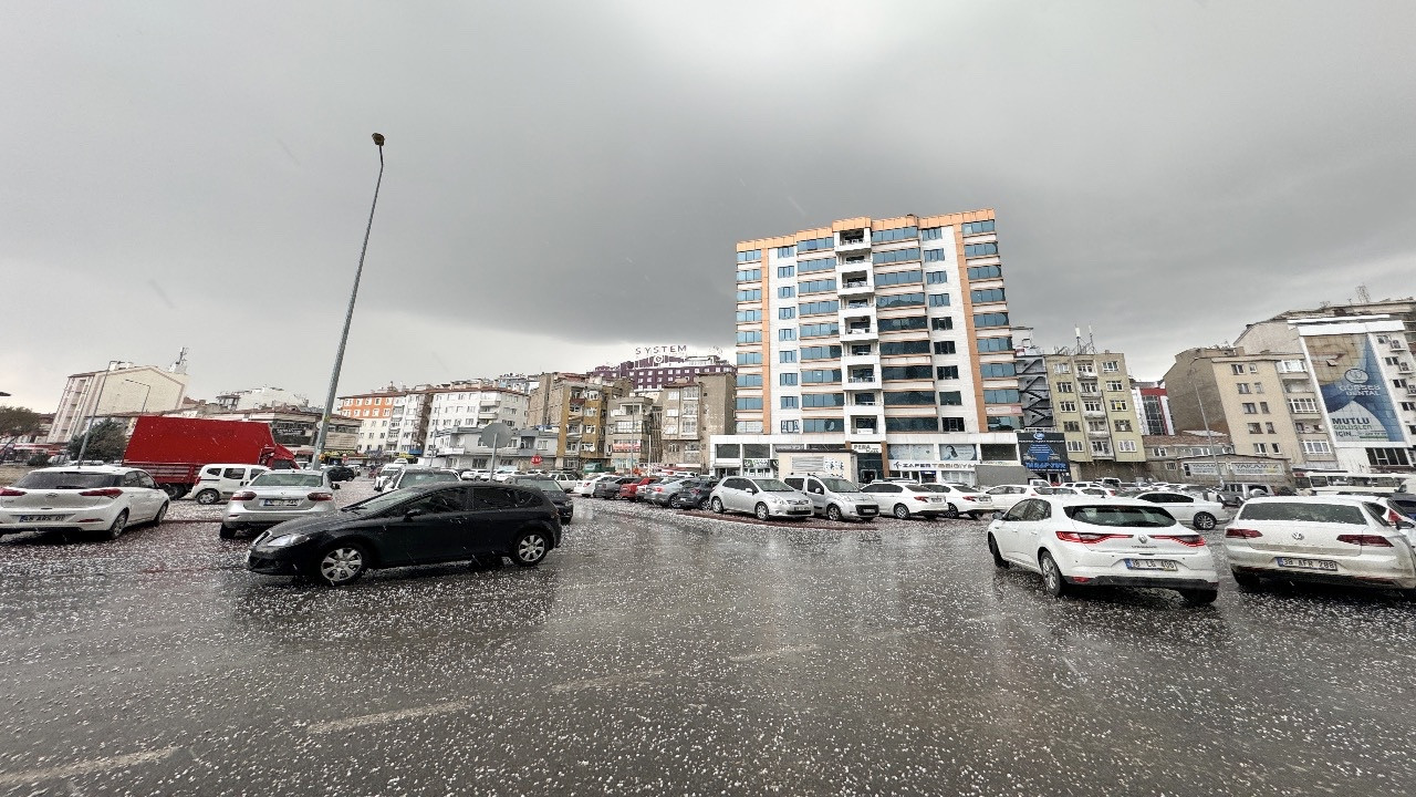 Kayseri'de 10 dakikalık dolu yağışı