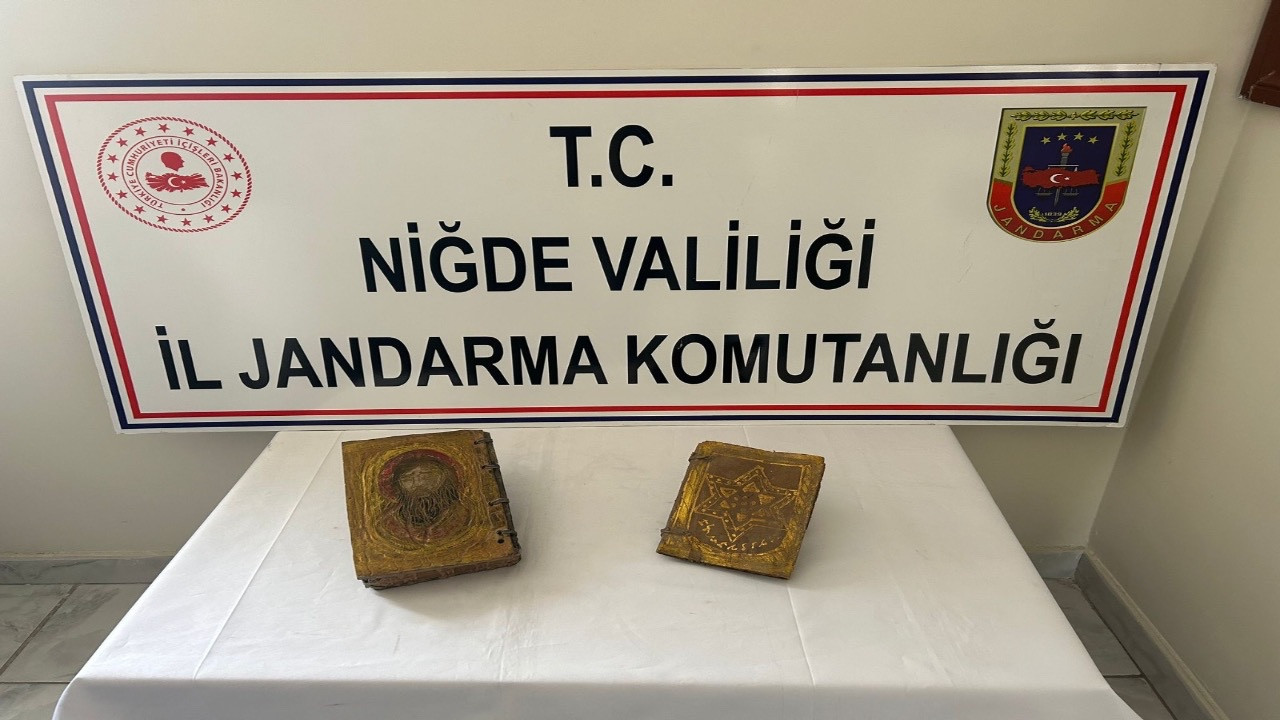 Niğde'de Roma döneminden kalma kitap ele geçirildi: 2 gözaltı