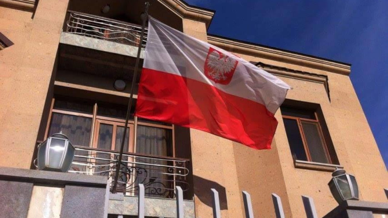 Polonya, 50'den fazla ülkedeki büyükelçisini görevden aldı