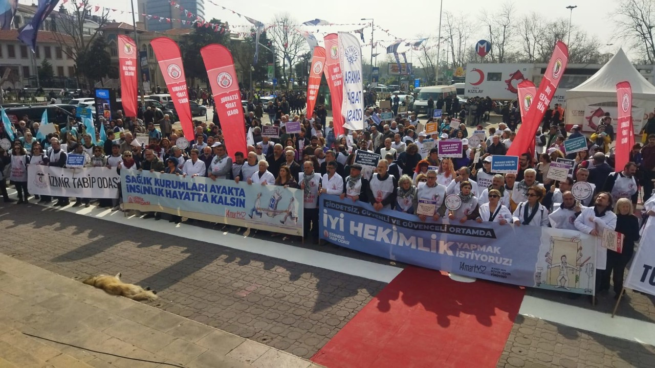 İstanbul'da 'Büyük Hekim Yürüyüşü': Şiddetsiz bir ortamda, iyi hekimlik yapmak istiyoruz