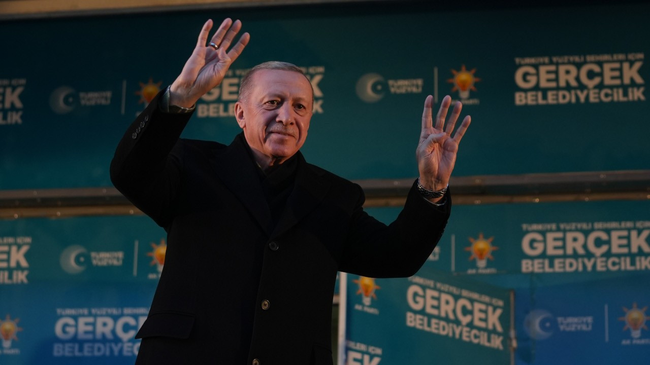 Cumhurbaşkanı Erdoğan, Hakkari'de konuştu: Eski Türkiye'de sizlerle beraber milletimizin her kesimi mağduriyetler yaşadı