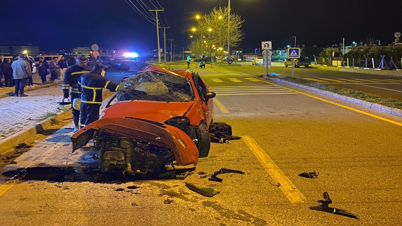 Didim'de iki otomobil çarpıştı: 1 ölü
