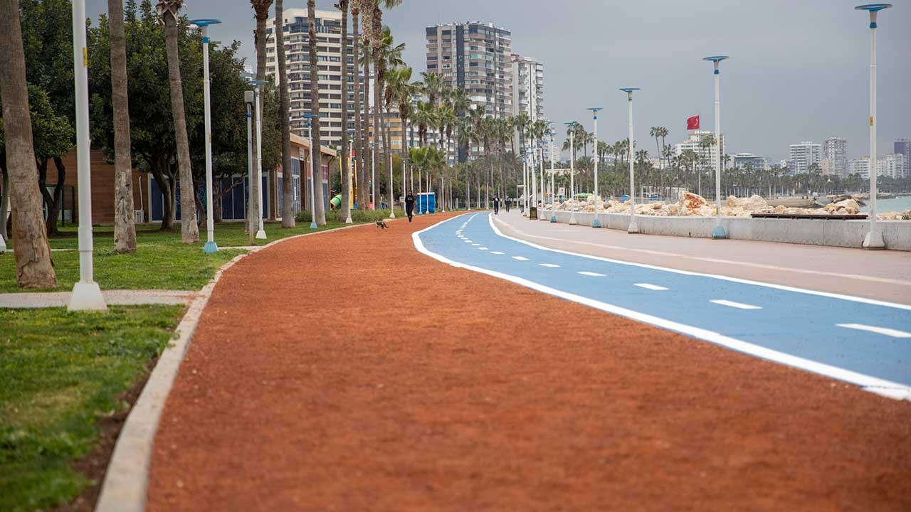 Mersin'de 7 kilometrelik bisiklet ve koşu yolu yenilendi