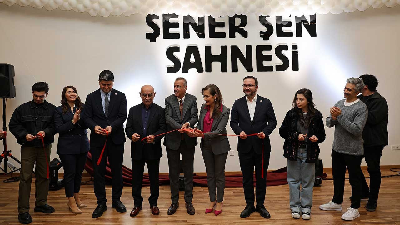 Ataşehir Belediyesi'nin yeni sahnesine Şener Şen'in adı verildi
