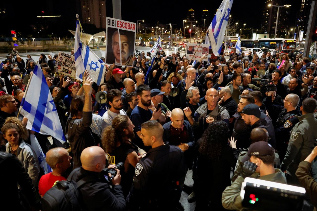 İsrail'de protestocular Netanyahu'nun konvoyunu engellemeye çalıştı - Sayfa 1
