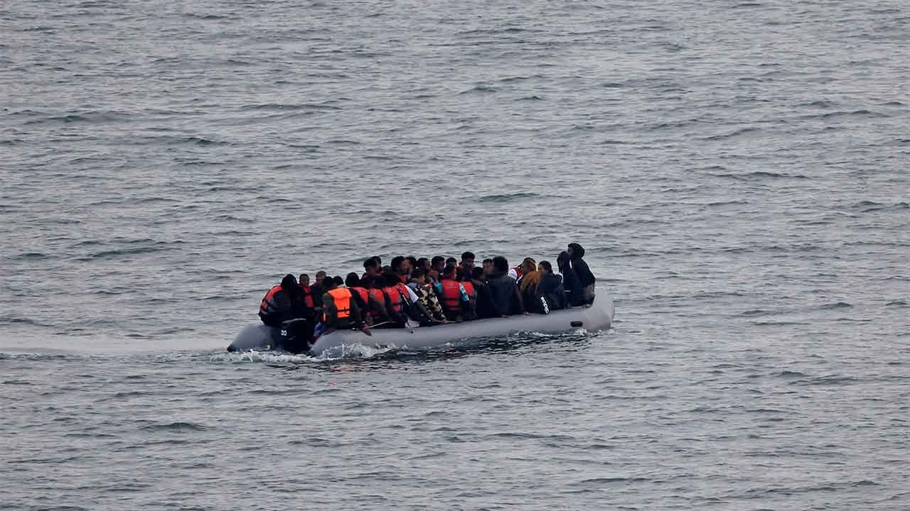 Akdeniz'de göçmen teknesi battı, 8 kişi hayatını kaybetti