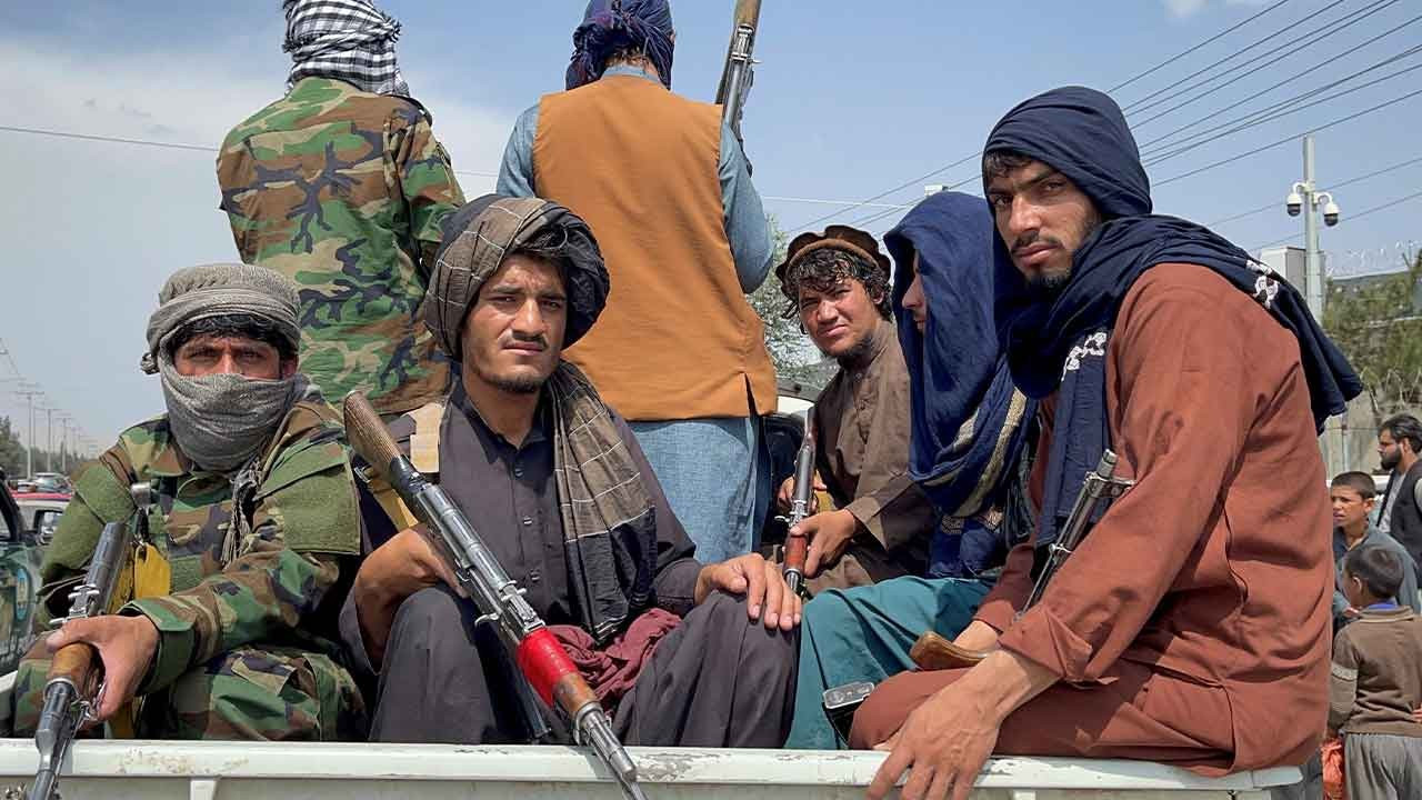 Taliban: Pakistan'ın Afganistan'a hava saldırılarında 8 kişi öldü