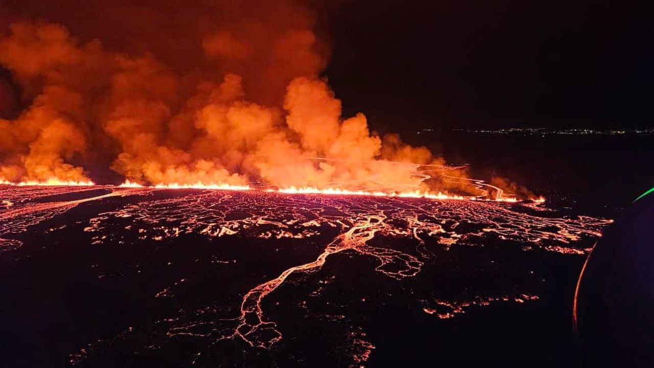 İzlanda'da yanardağ lav saçtı: 'En güçlü patlama' havadan görüntülendi - Sayfa 2