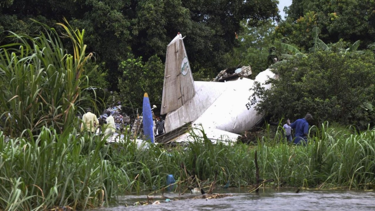 Güney Sudan'da askeri uçak düştü