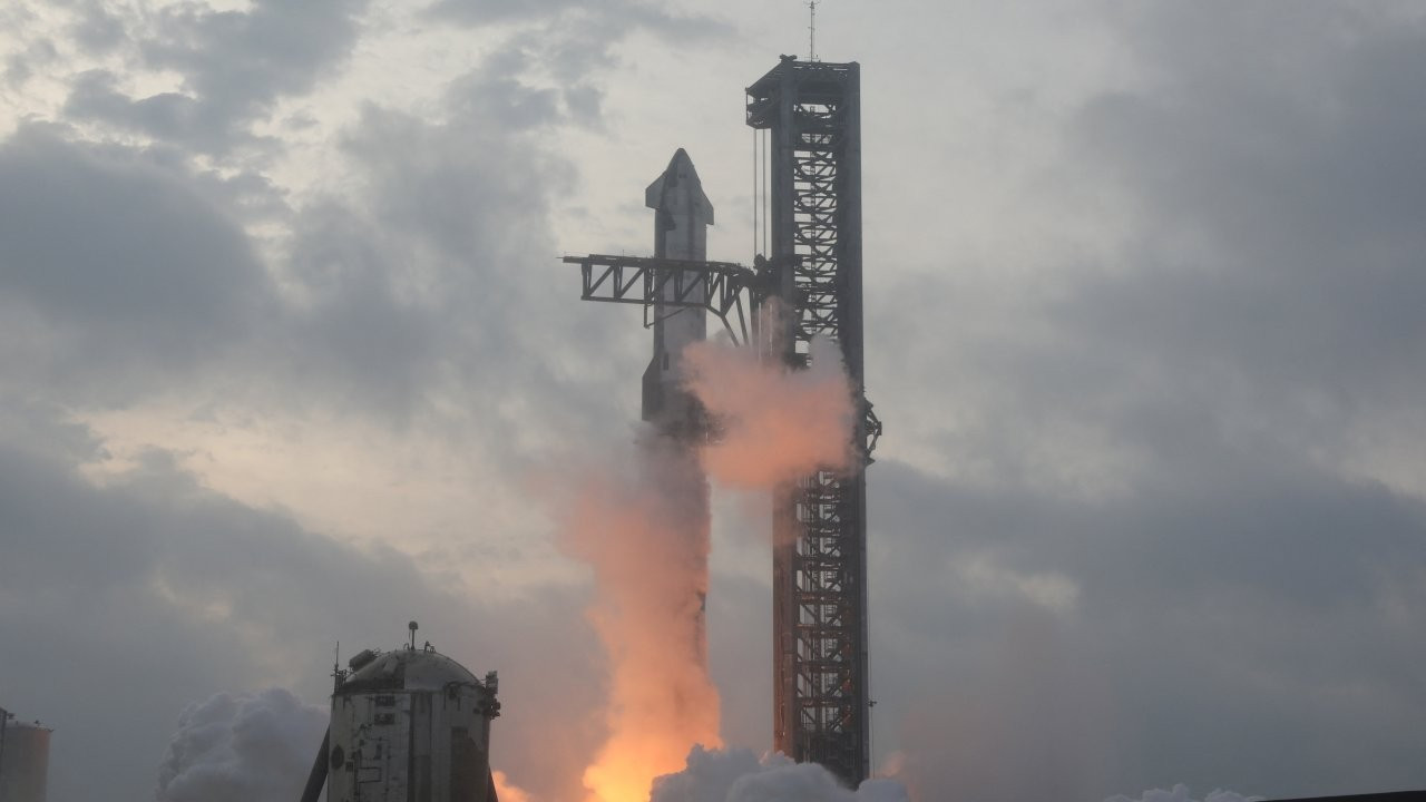 SpaceX, 22 uyduyu uzaya gönderdi