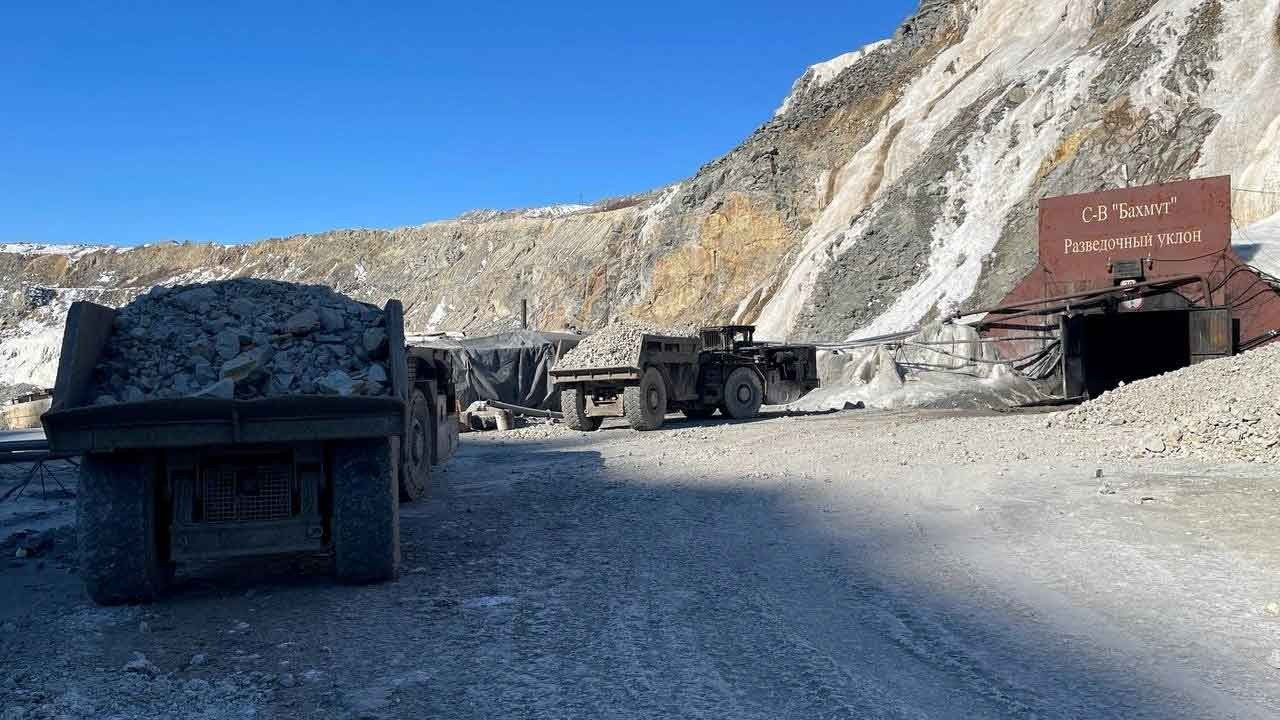 Rusya'da 13 işçi 2 gündür altın madeninde mahsur