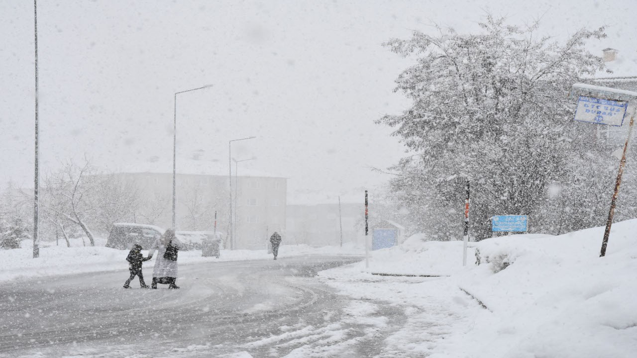 Tokat'ta kar yağışı etkisini sürdürdü