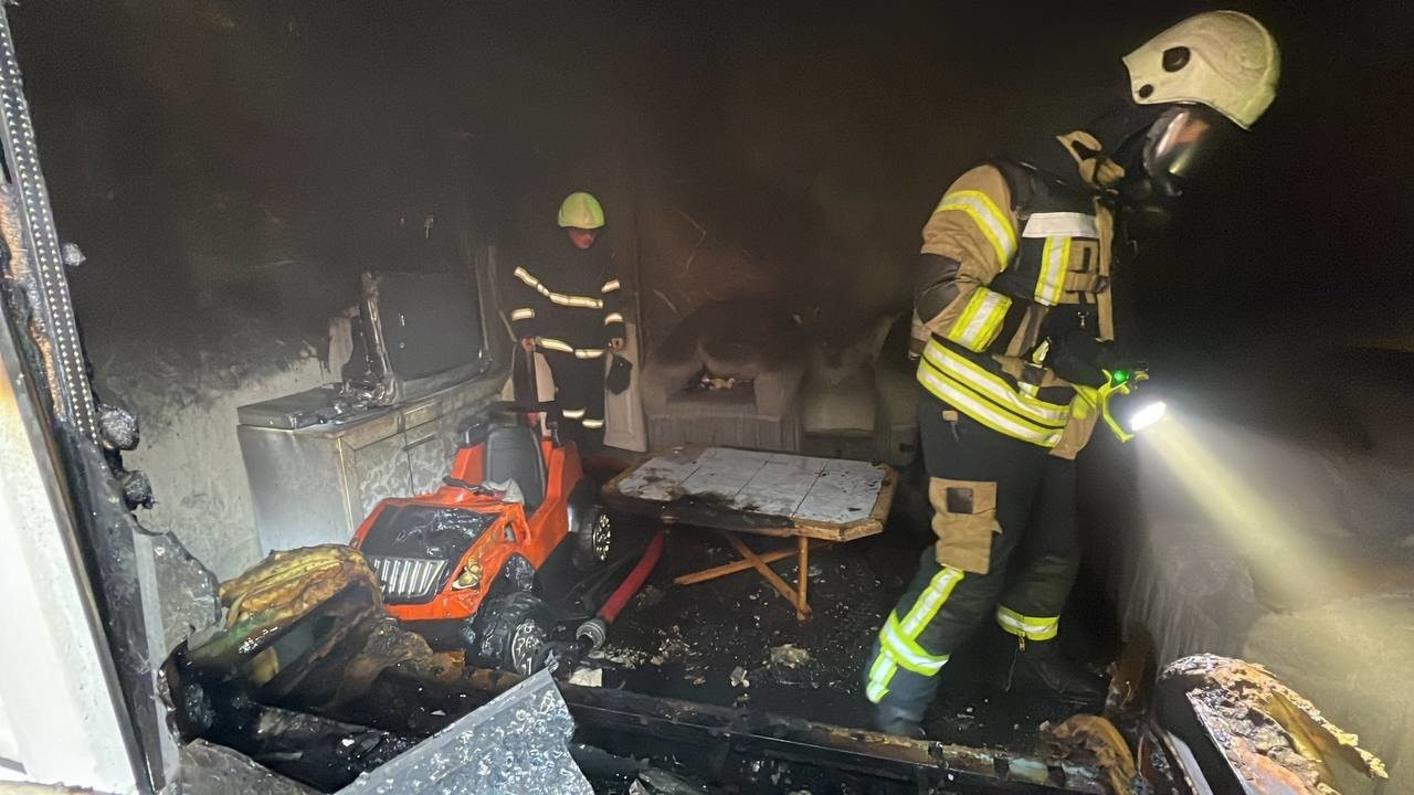 Gebze'de ev yangını: Dumandan etkilenen çocuk tedavi altında