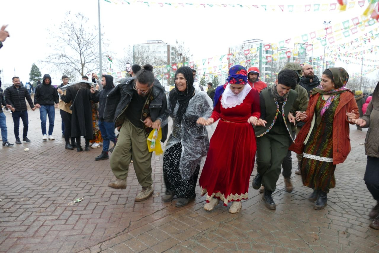 Diyarbakır Newroz'u: Zana, Demirtaş, yağmur ve halay... - Sayfa 9