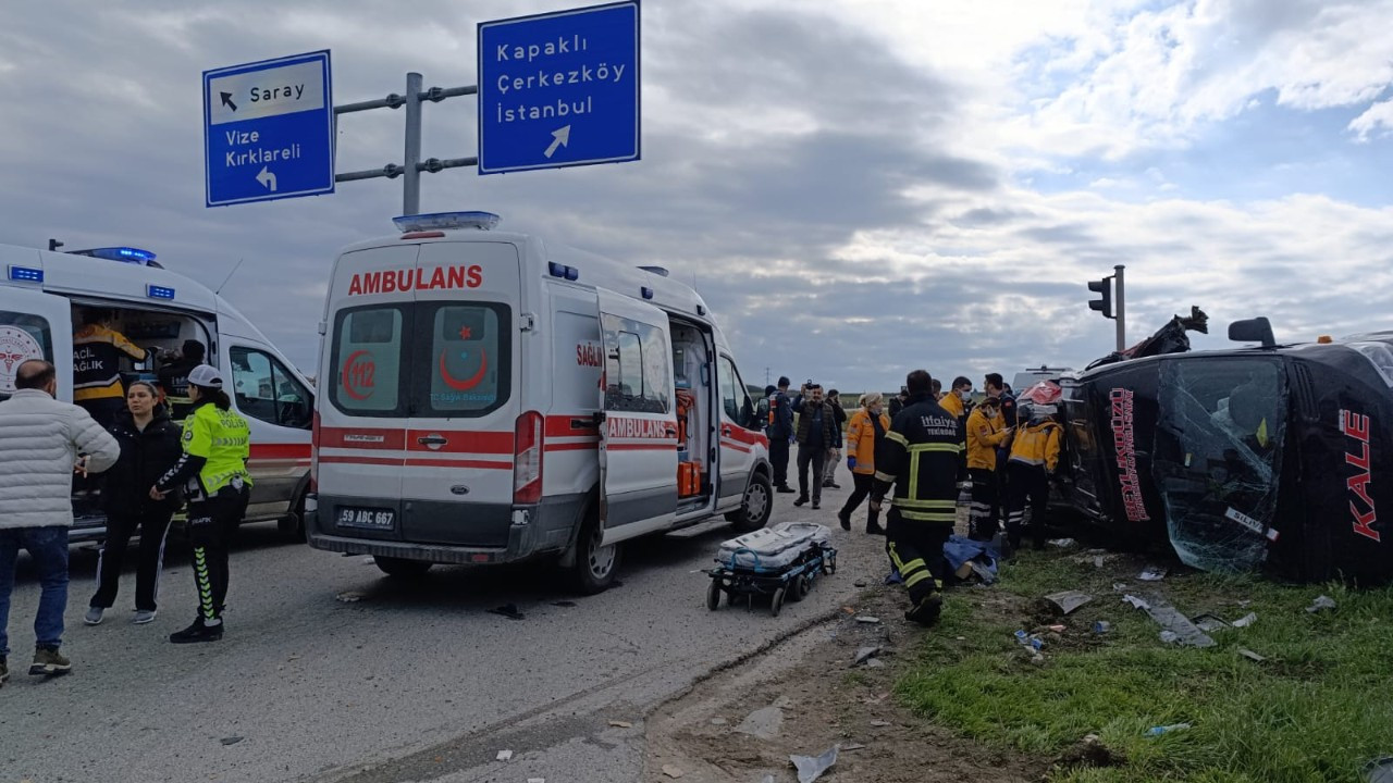 Tekirdağ'da tır yolcu minibüsüne çarptı: 5 ölü