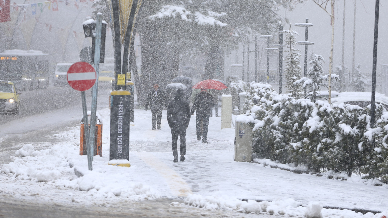Bingöl'de kar: 236 yerleşim yerine ulaşılamıyor