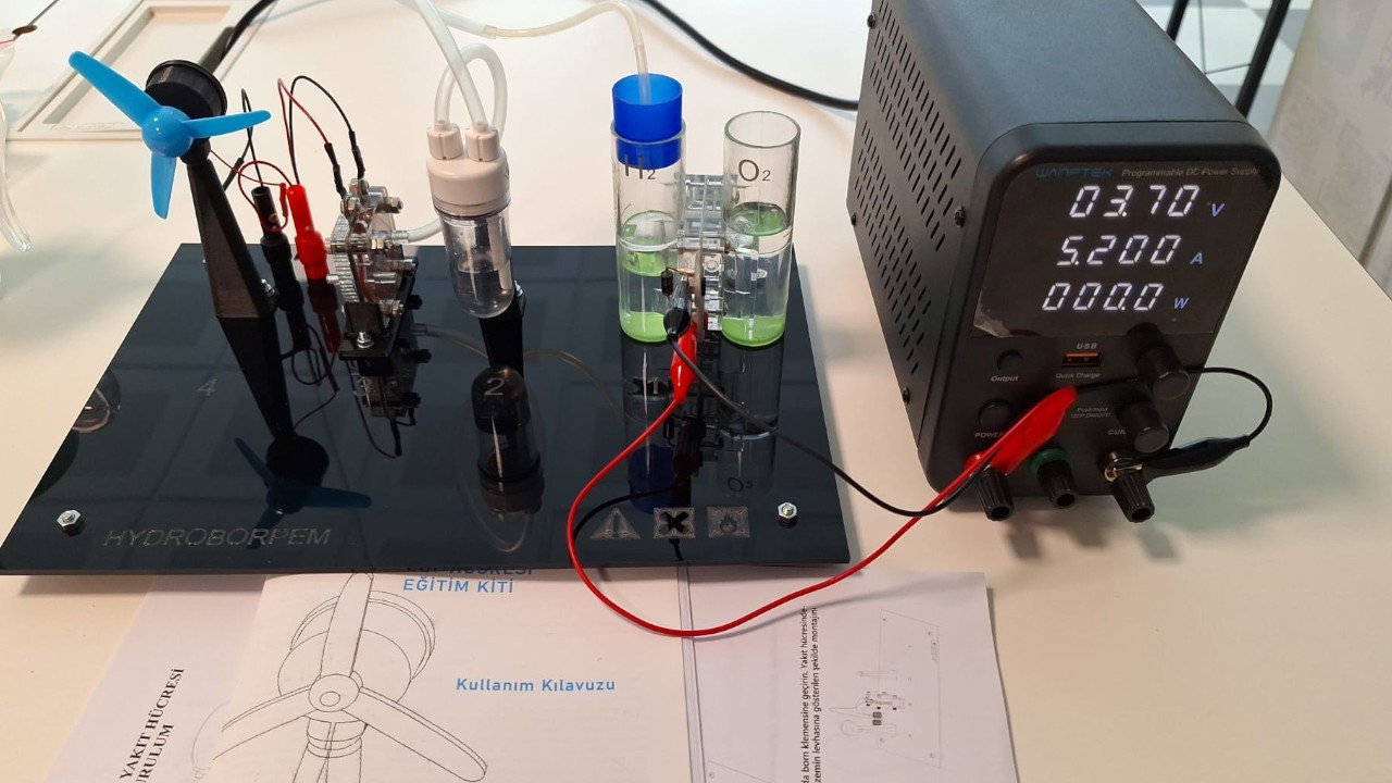 Öğrenciler için iki farklı hidrojen kiti üretti