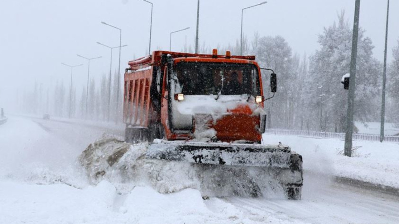 Sivas'ta kar: 109 yerleşim yerine ulaşım yok