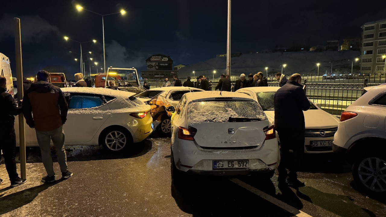 Erzurum'da buzlanma: 48 aracın karıştığı 17 kazada 12 kişi yaralandı