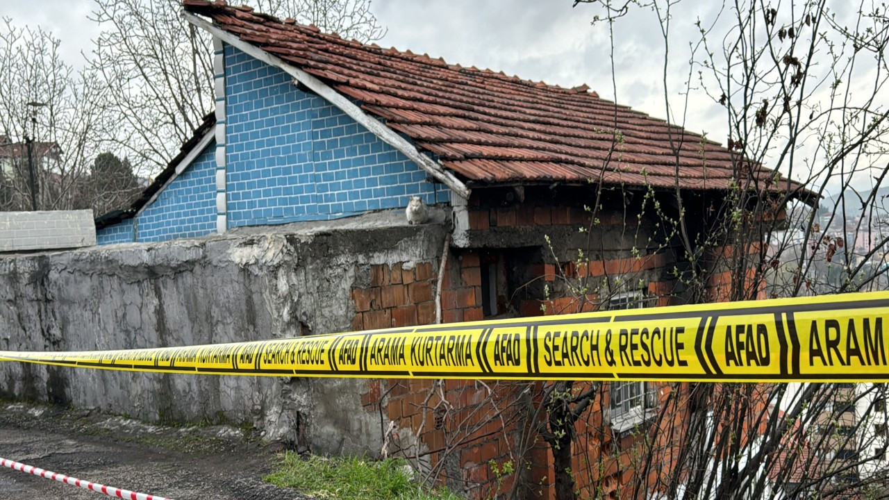 Karabük'te heyelan: 2 katlı ev boşaltıldı