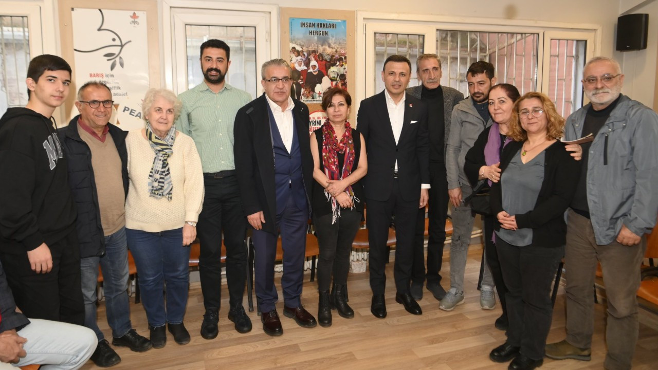 CHP İstanbul İl Başkanı Özgür Çelik, Cumartesi Annelerini ziyaret etti