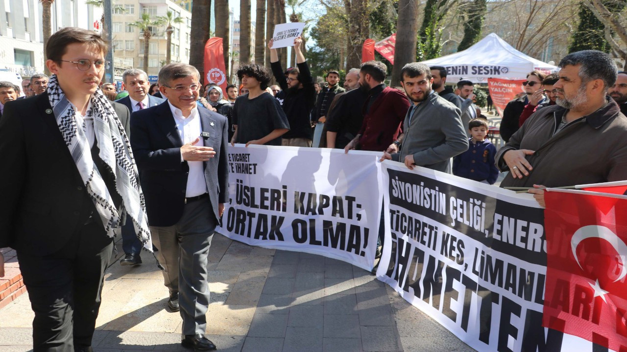 Davutoğlu İsrail karşıtı eyleme katıldı