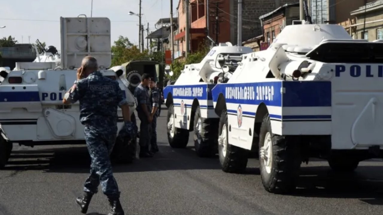 Ermenistan'da emniyet müdürlüğüne saldırı