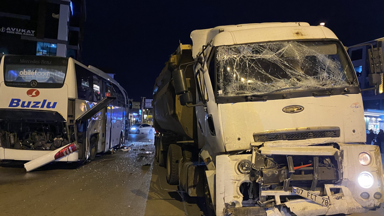 Yolcu otobüsü ve kamyon çarpıştı: 4 yaralı