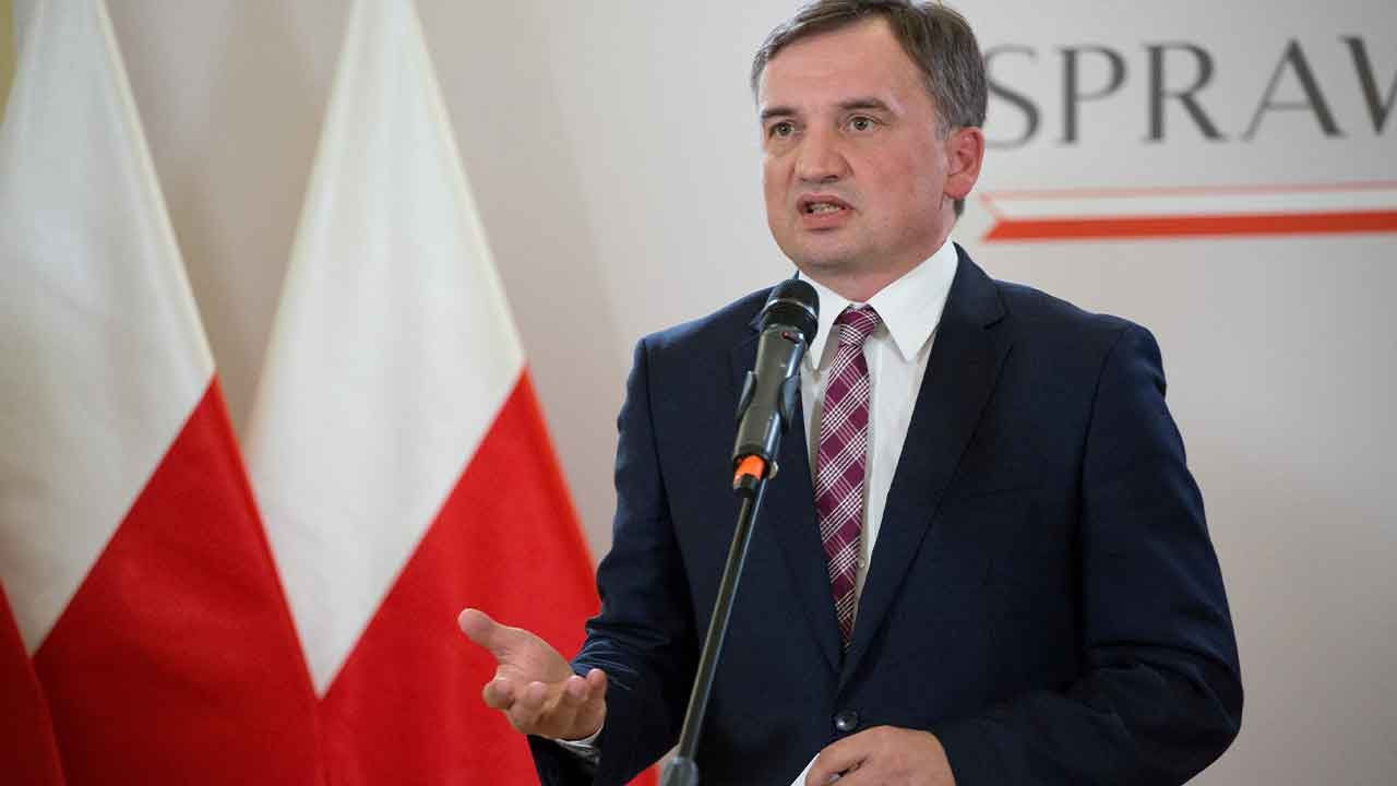 Polonya'da 'yolsuzluk' soruşturması: Eski adalet bakanının evi arandı