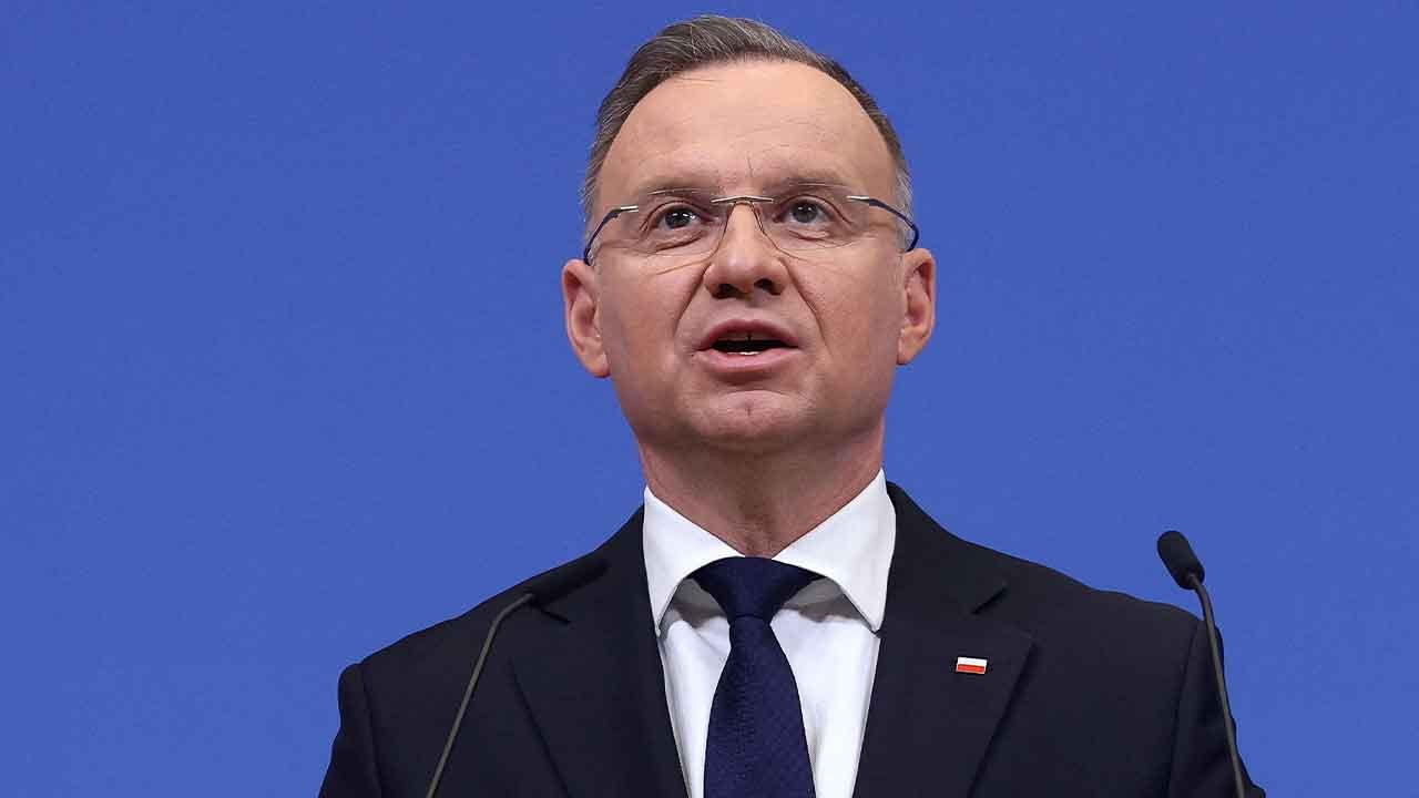 Polonya Cumhurbaşkanı'ndan ertesi gün hapı tasarısına veto