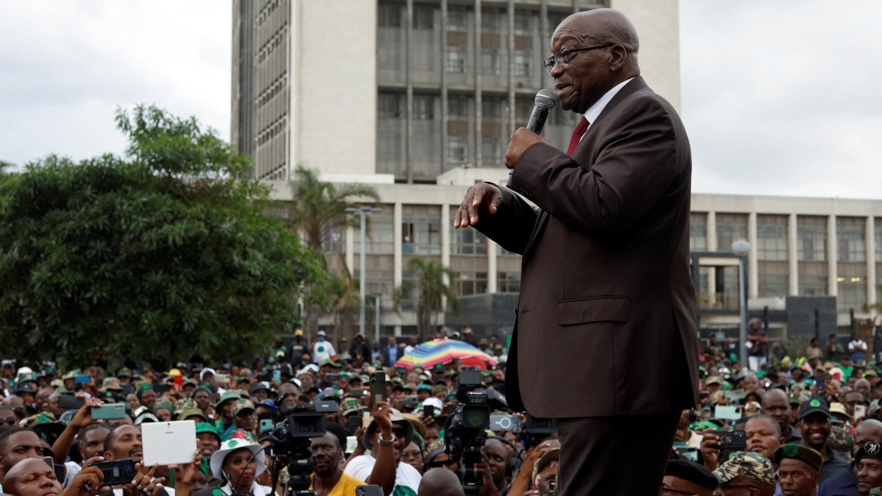 Eski Güney Afrika Cumhurbaşkanı Zuma trafik kazası geçirdi: 'Kasıtlı olabilir'