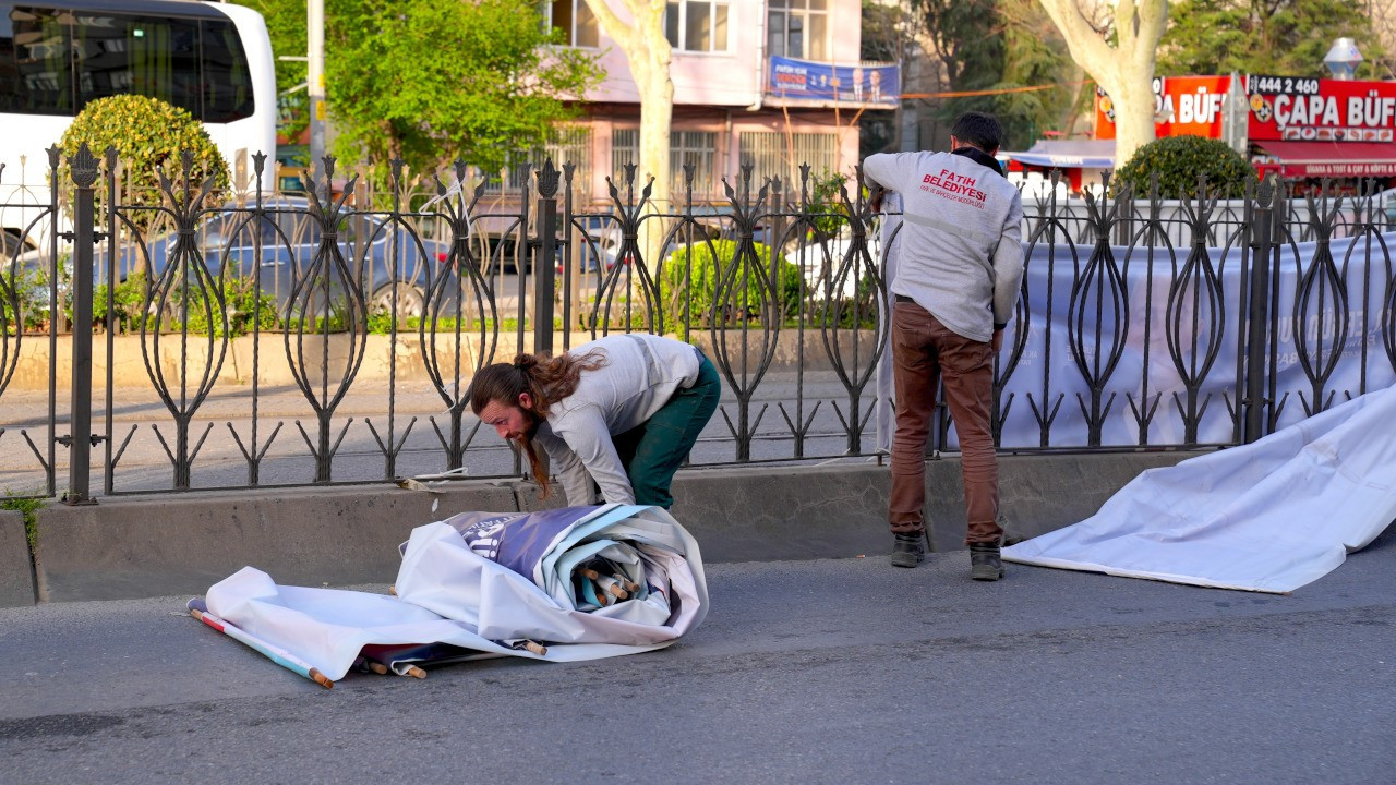 Siyasi partilerin pankart ve flamaları toplanmaya başlandı