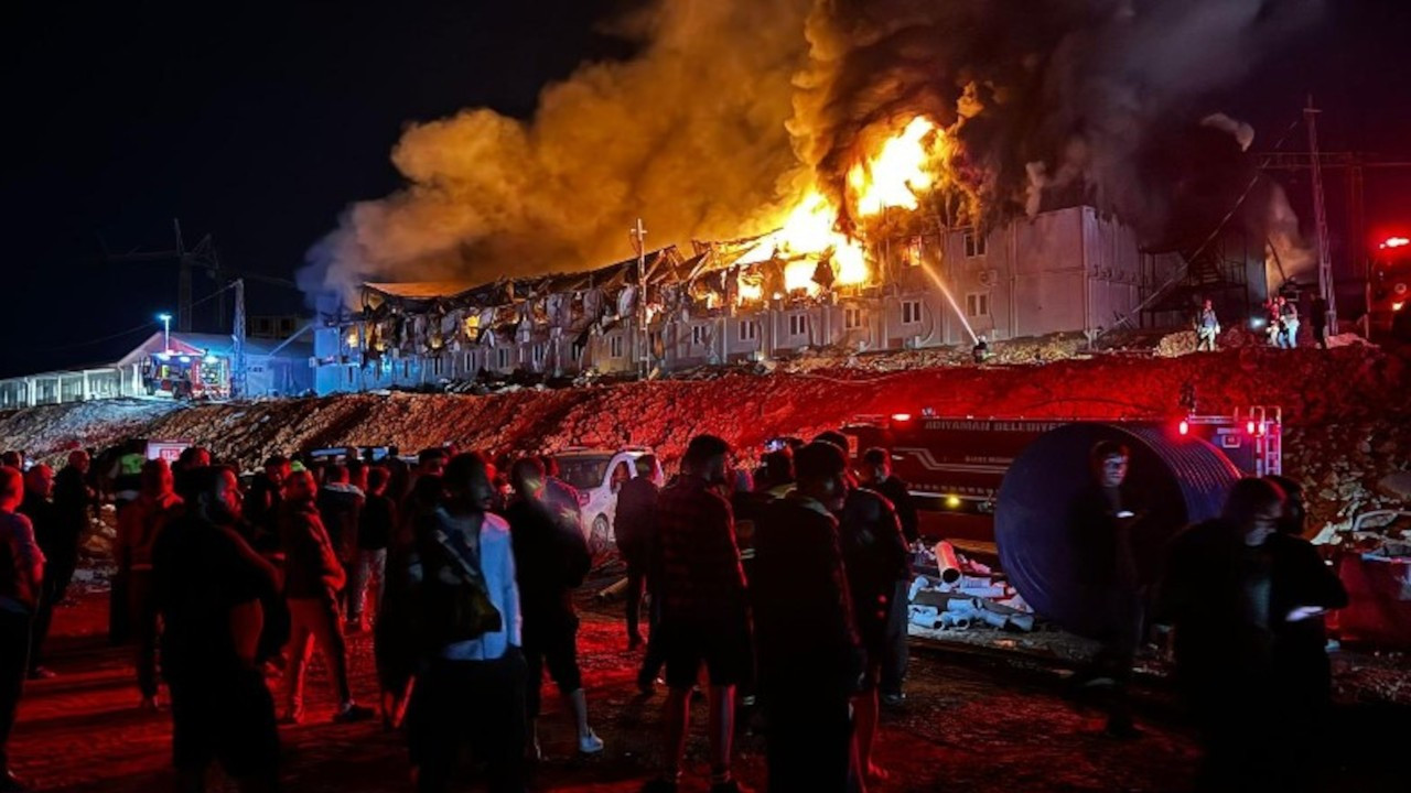 TOKİ şantiyesinde işçilerin kaldığı konteynerlerde yangın