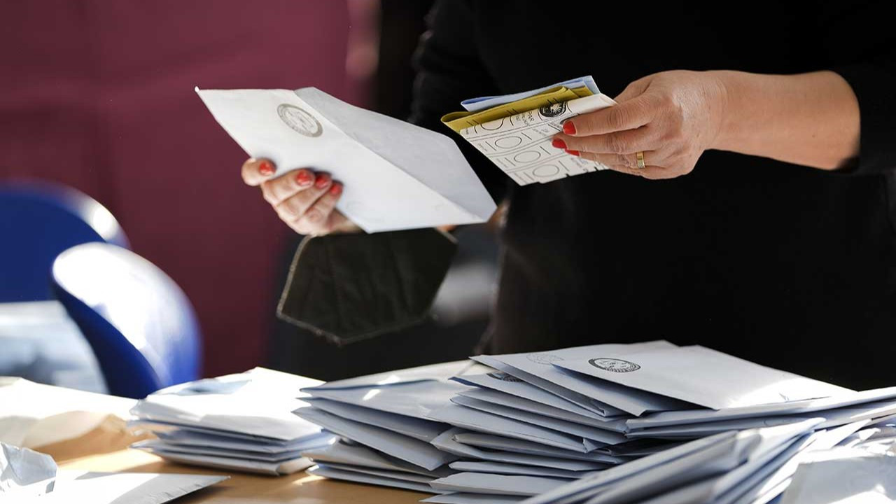 Oylar eşit çıktı: Çıldır'da belediye başkanı kurayla belirlenecek