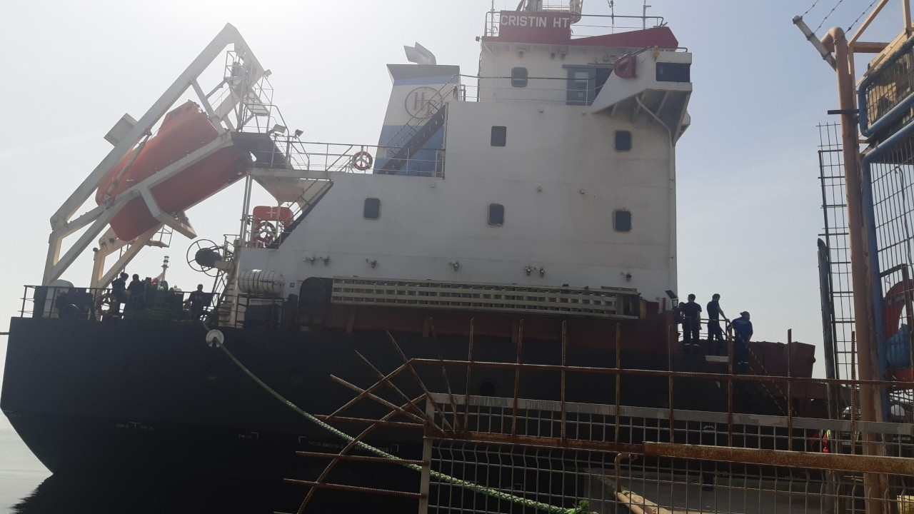 Limandaki gemide yangın: 5 mürettebat yaralandı