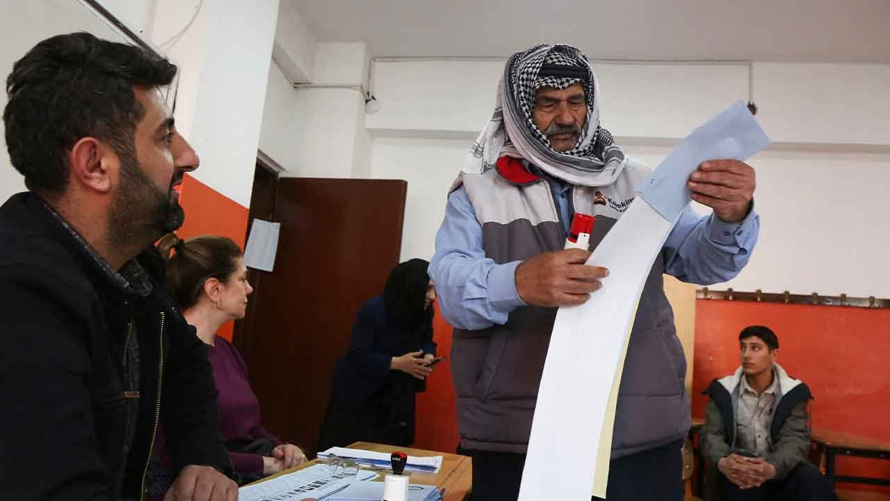 Türkiye sandık başında: Reuters'ın objektifinden yerel seçimler