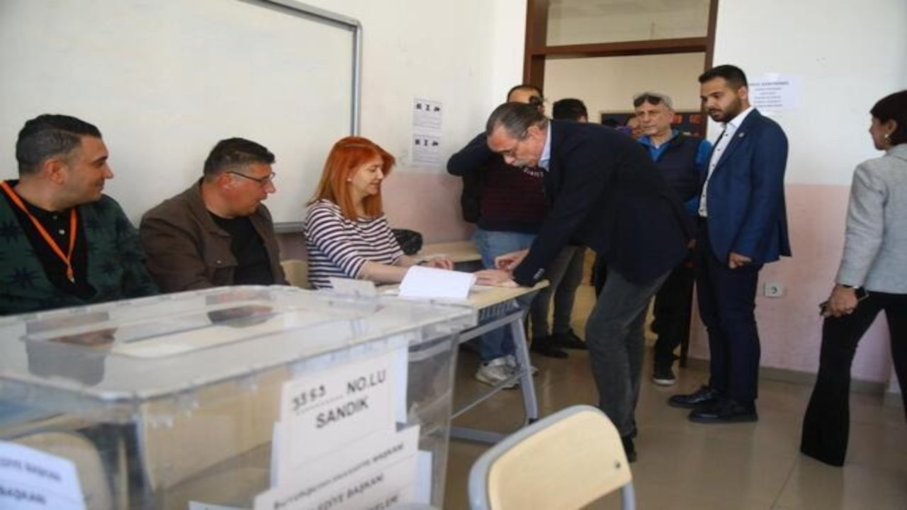 Erdal Beşikçioğlu, Hakan Peker, Lal Denizli: Ünlü adaylar oy kullandı
