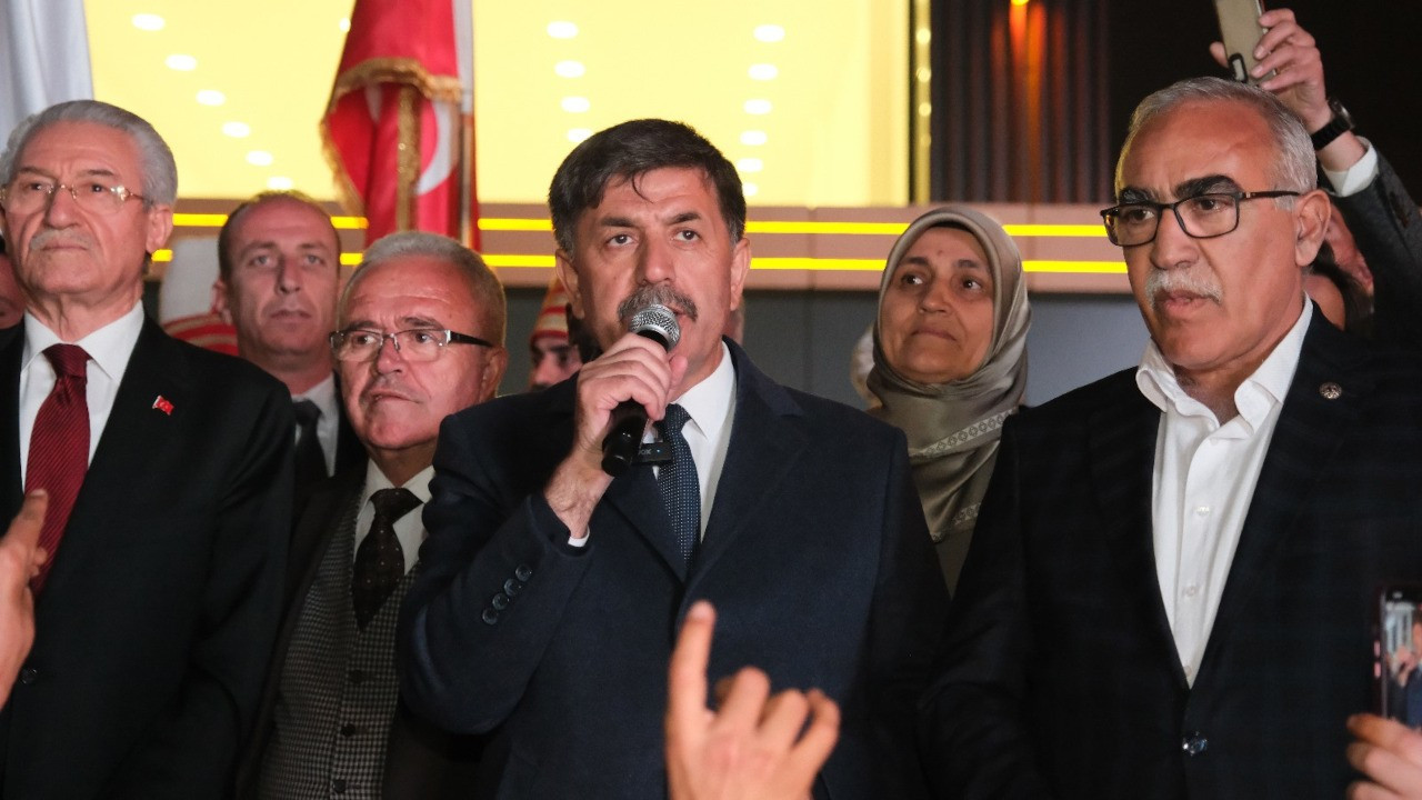 Erzincan'da yerel seçim sonuçları: MHP'li Bekir Aksun yeniden seçildi