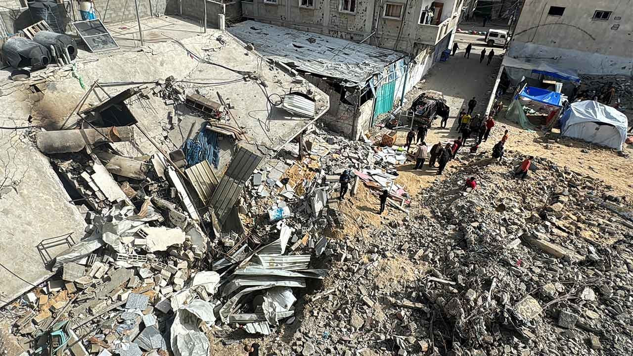 İsrail'den Gazze'deki Aksa Hastanesi'ne saldırı, Şifa'dan 'çekilme' açıklaması