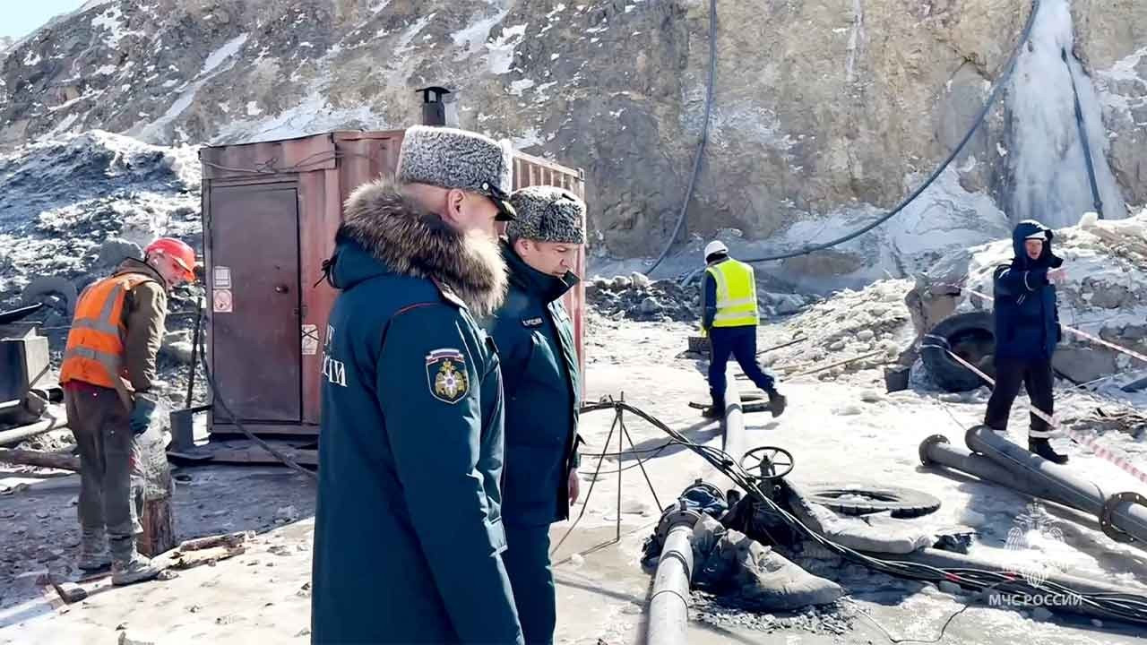 Rusya'da altın madeninde mahsur kalan 13 işçiyi kurtarma çalışmaları sonlandırıldı