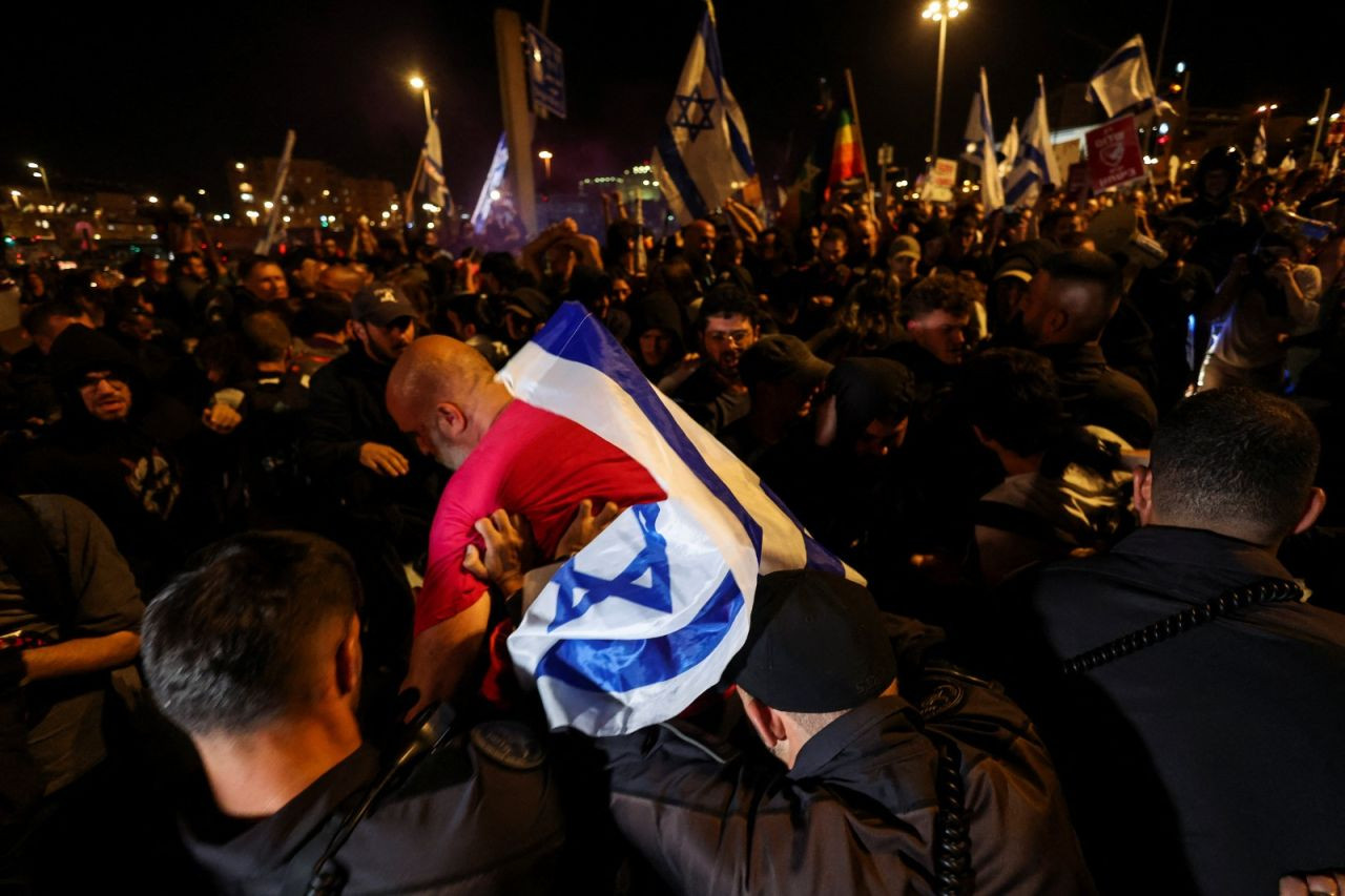 İsrail'de protestolar: Binlerce eylemci Netanyahu'nun istifasını istedi - Sayfa 2
