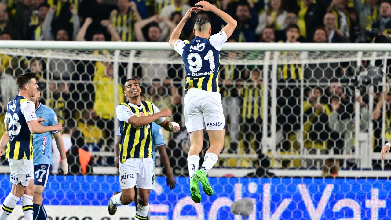 Kadıköy'de 6 gollü galibiyet: Fenerbahçe zirve yarışını bırakmıyor