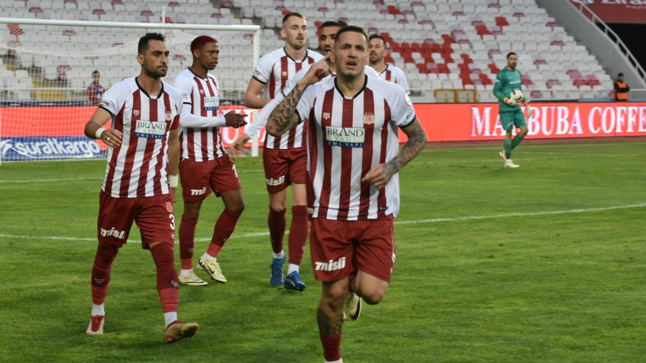 Sivasspor, Manaj'la kazandı