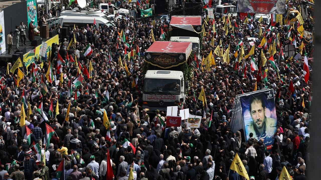 Şam'da öldürülen Devrim Muhafızları için cenaze töreni düzenlendi