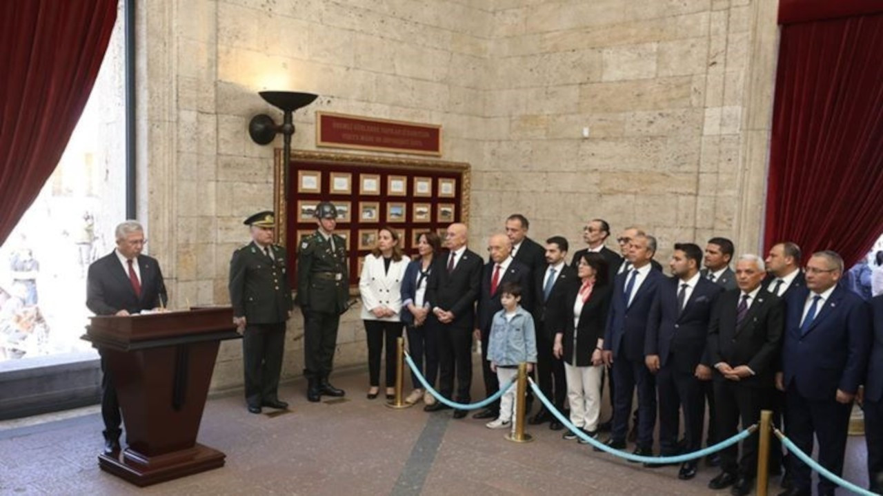 Ankara'nın CHP'li belediye başkanları Anıtkabir'i ziyaret etti