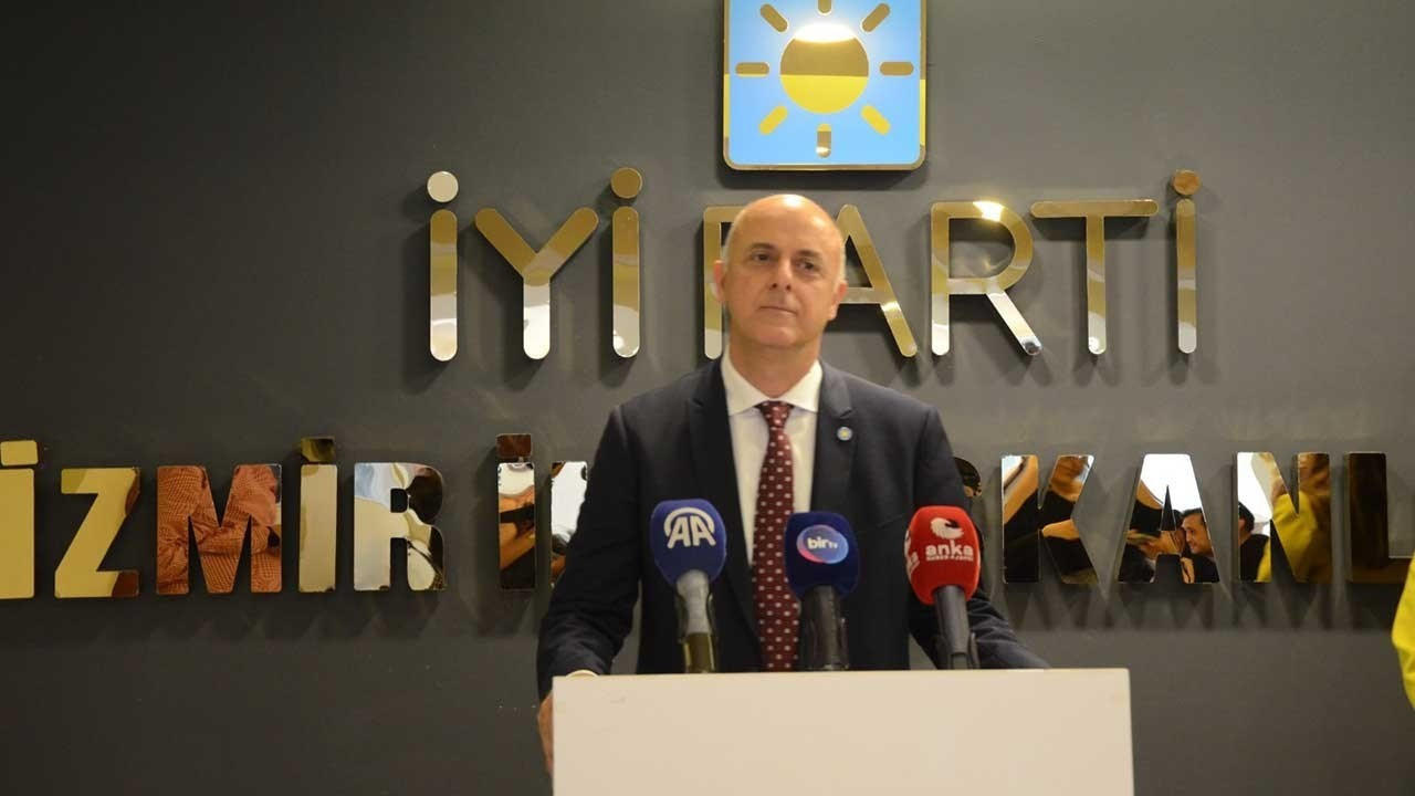 İzmir Milletvekili Ümit Özlale İYİ Parti'den istifa etti