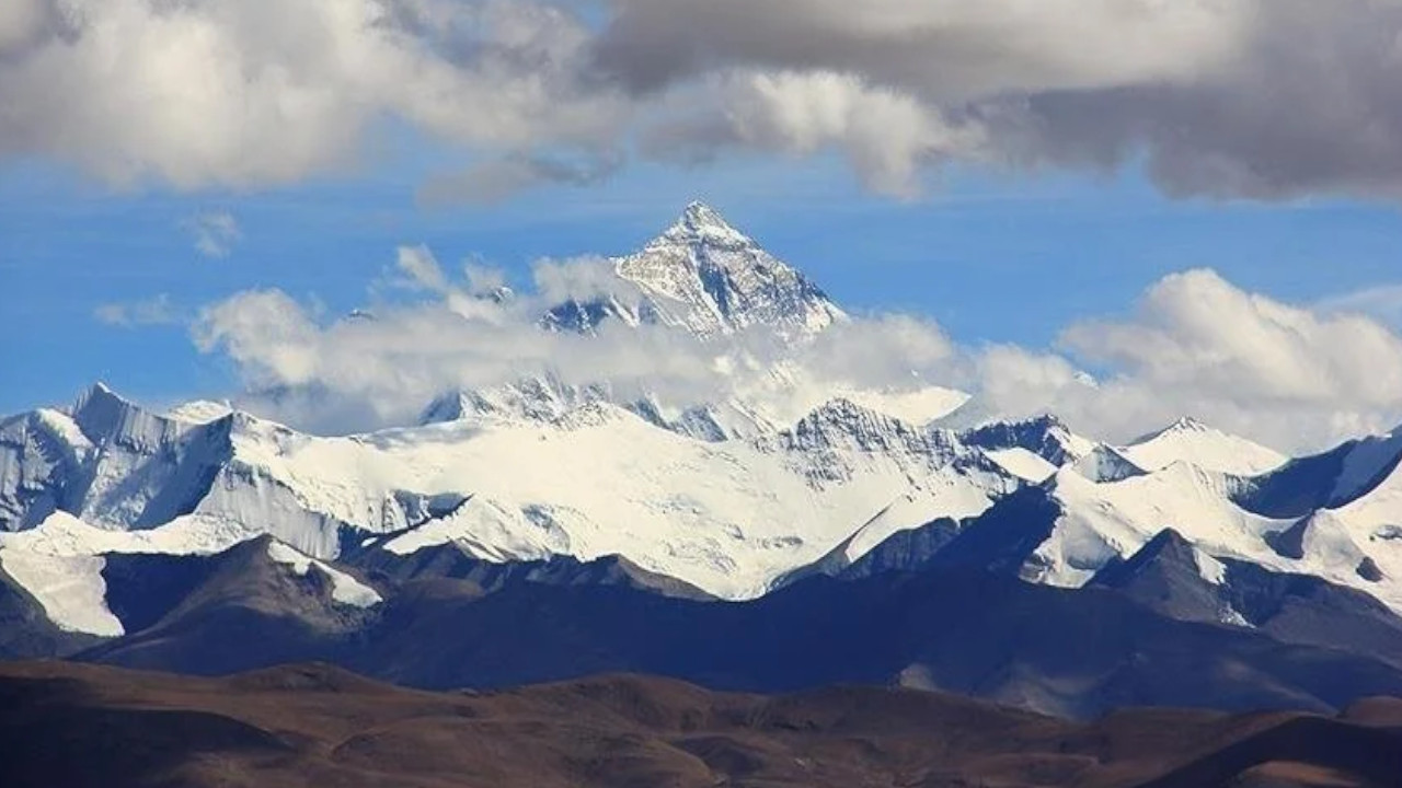 Hedefi dünya rekoru: Everest Dağı'ndaki buzlu gölde yüzecek