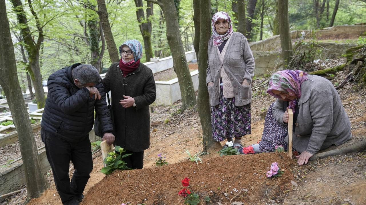 Gece kulübü yangınında ölen Efe'nin ailesi: 'Onsuz ilk bayramımız'