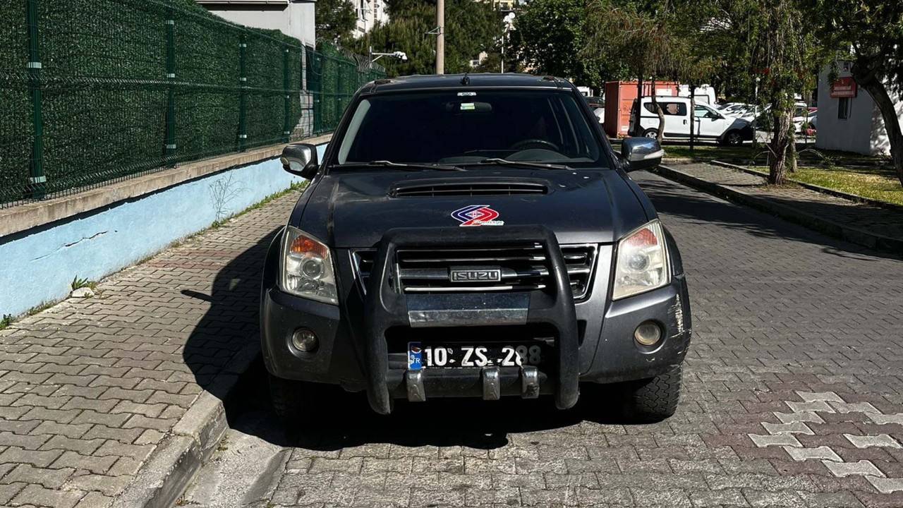 İki çocuk Balıkesir'de resmi plakalı araç çaldı, İzmir'de yakalandı