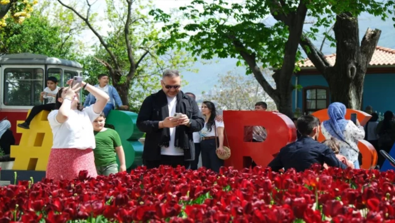 Bursa'da tarihi ve turistik alanlarda bayram yoğunluğu